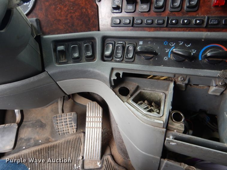 image for item DG5849 2001 Freightliner Century Class semi truck