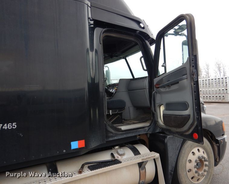 image for item DG5849 2001 Freightliner Century Class semi truck