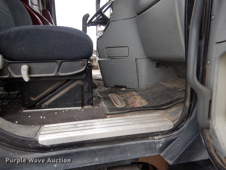 image for item DG5849 2001 Freightliner Century Class semi truck