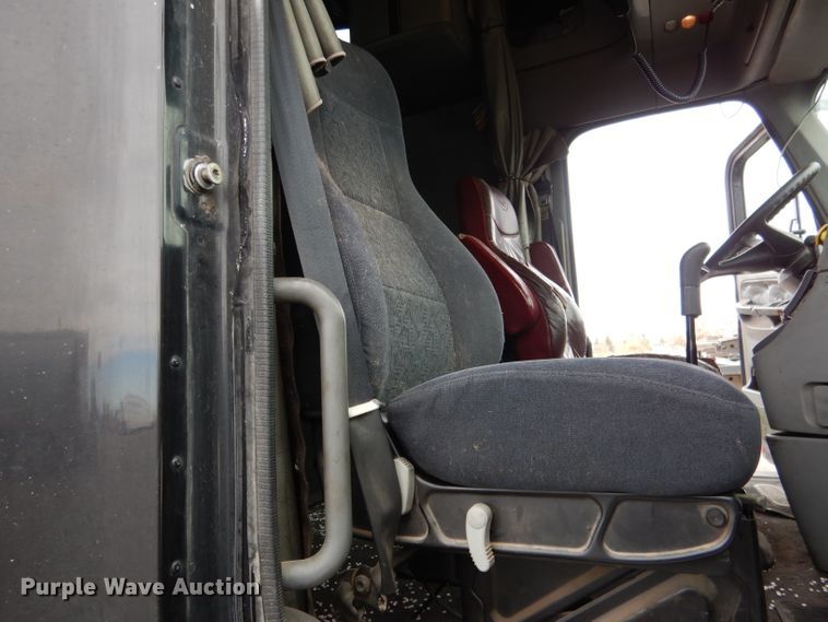 image for item DG5849 2001 Freightliner Century Class semi truck