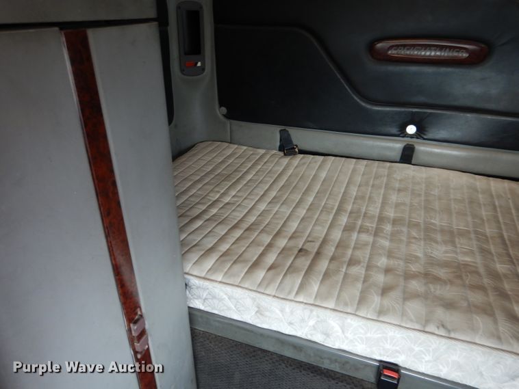 image for item DG5849 2001 Freightliner Century Class semi truck