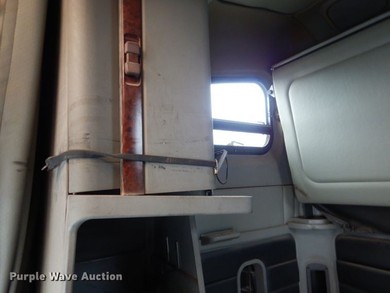 image for item DG5849 2001 Freightliner Century Class semi truck