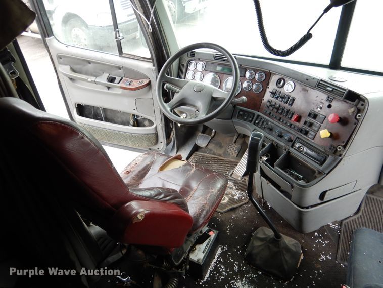 image for item DG5849 2001 Freightliner Century Class semi truck