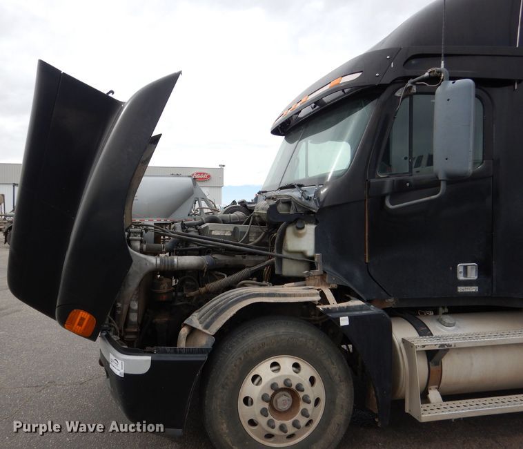 image for item DG5849 2001 Freightliner Century Class semi truck