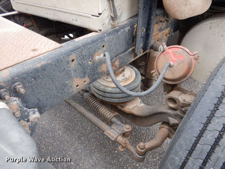 image for item DG5849 2001 Freightliner Century Class semi truck