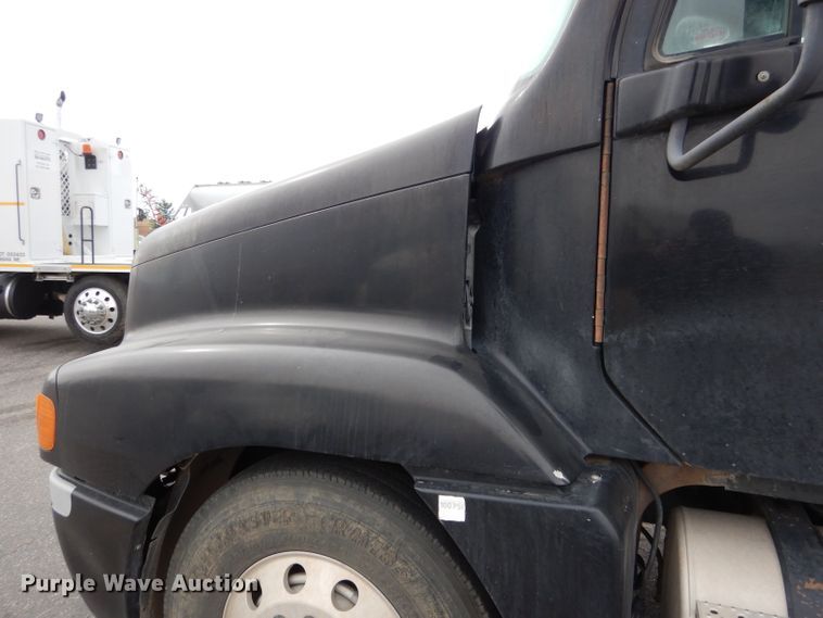 image for item DG5849 2001 Freightliner Century Class semi truck