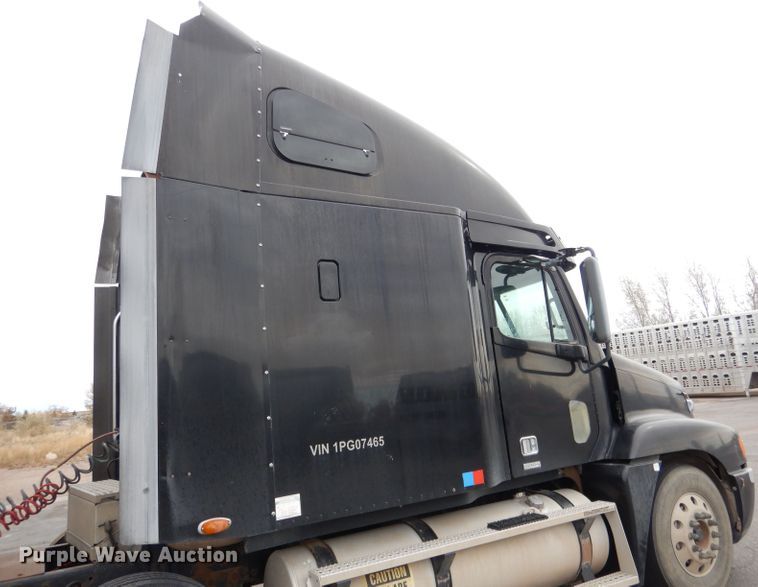 image for item DG5849 2001 Freightliner Century Class semi truck