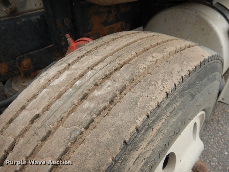 image for item DG5849 2001 Freightliner Century Class semi truck