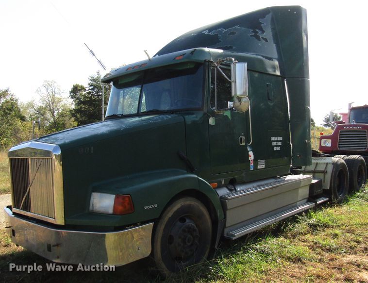 image for item DG6508 1997 Volvo WIA semi truck