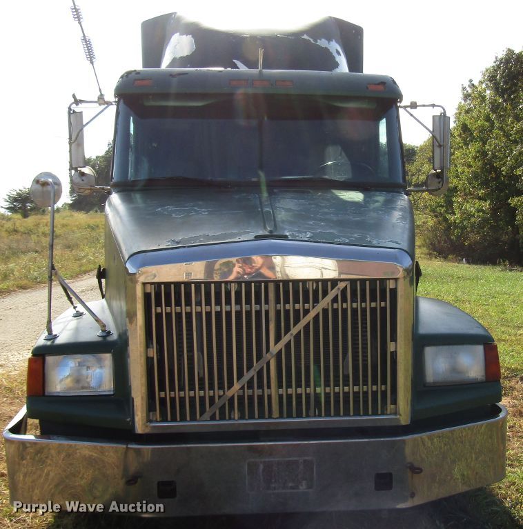 image for item DG6508 1997 Volvo WIA semi truck