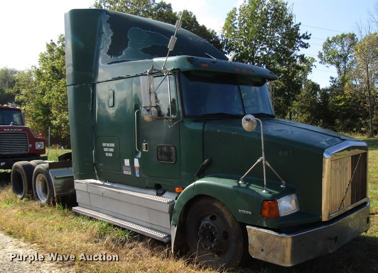 image for item DG6508 1997 Volvo WIA semi truck