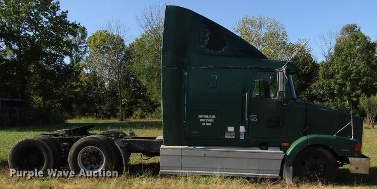 image for item DG6508 1997 Volvo WIA semi truck