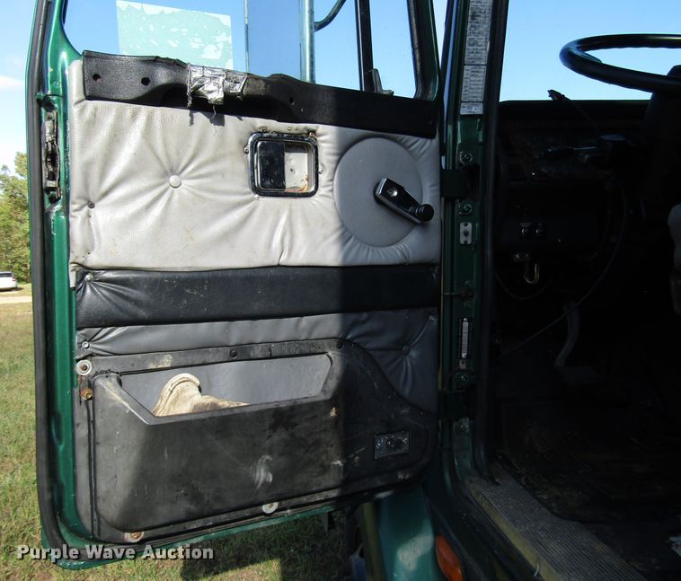 image for item DG6508 1997 Volvo WIA semi truck