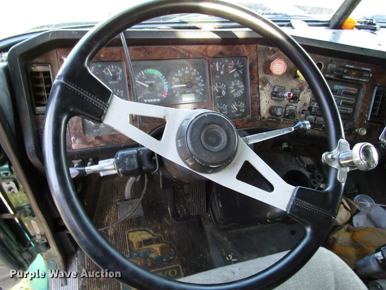 image for item DG6508 1997 Volvo WIA semi truck