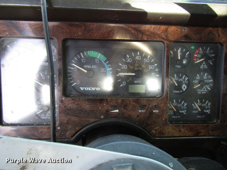 image for item DG6508 1997 Volvo WIA semi truck