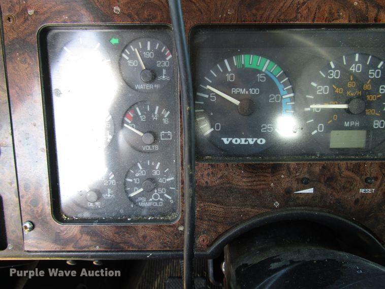 image for item DG6508 1997 Volvo WIA semi truck