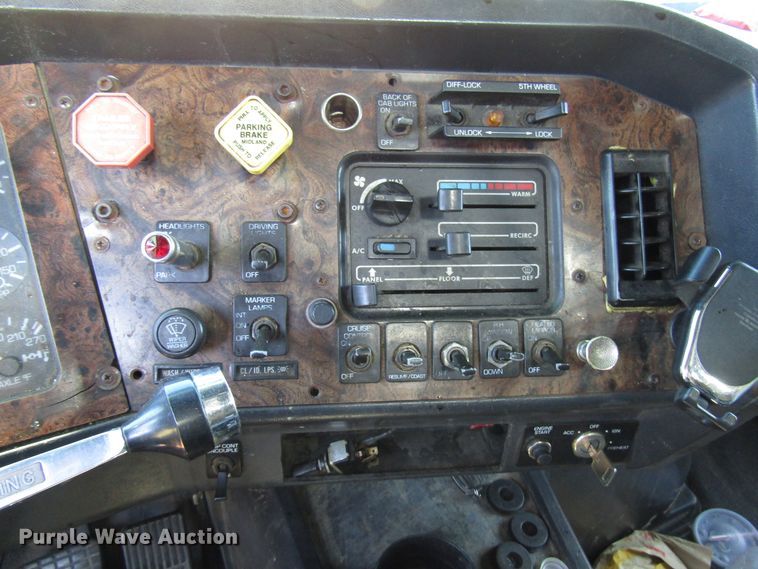 image for item DG6508 1997 Volvo WIA semi truck