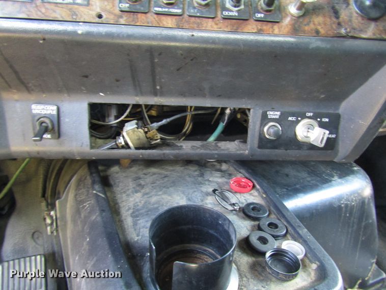 image for item DG6508 1997 Volvo WIA semi truck