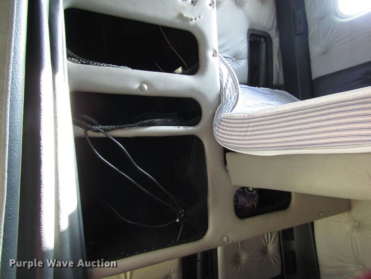 image for item DG6508 1997 Volvo WIA semi truck