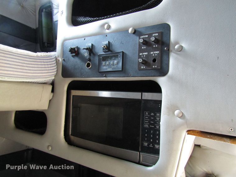 image for item DG6508 1997 Volvo WIA semi truck