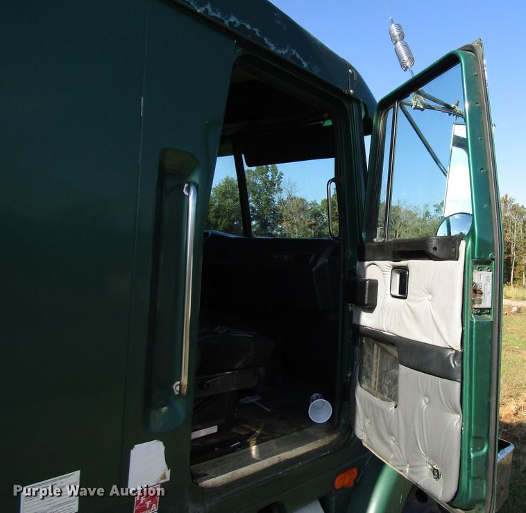 image for item DG6508 1997 Volvo WIA semi truck
