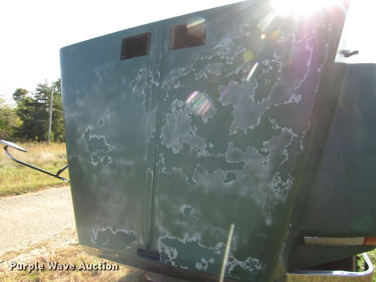 image for item DG6508 1997 Volvo WIA semi truck