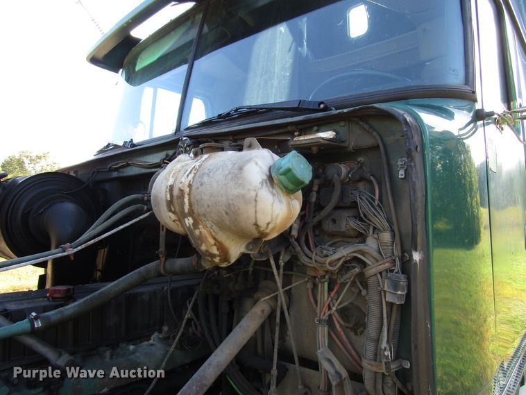 image for item DG6508 1997 Volvo WIA semi truck