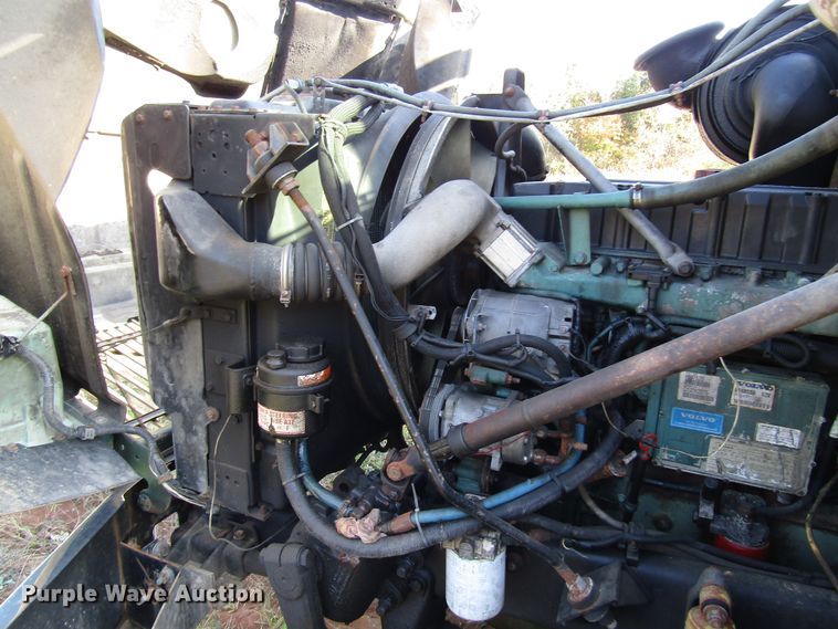 image for item DG6508 1997 Volvo WIA semi truck