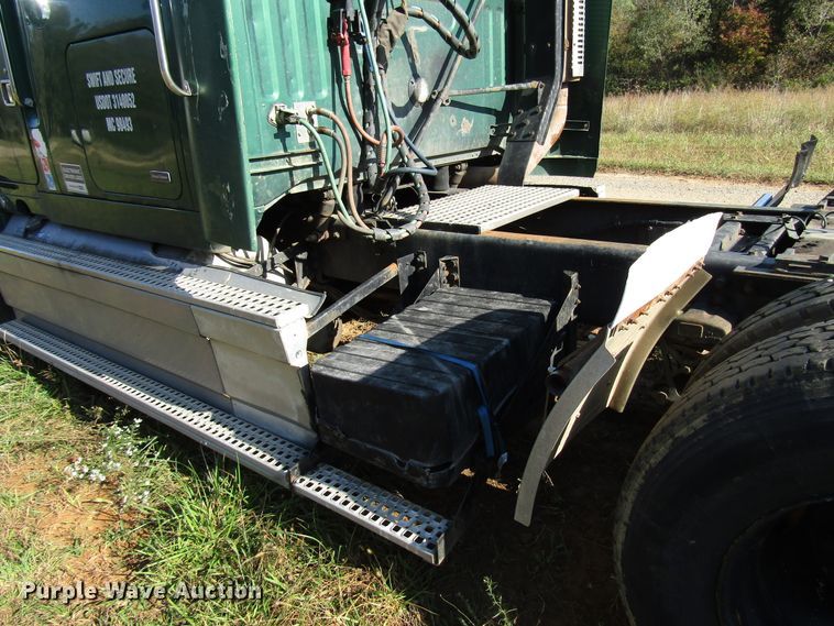 image for item DG6508 1997 Volvo WIA semi truck