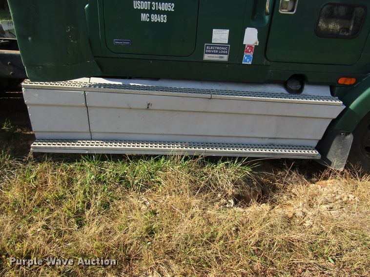 image for item DG6508 1997 Volvo WIA semi truck