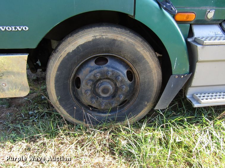 image for item DG6508 1997 Volvo WIA semi truck