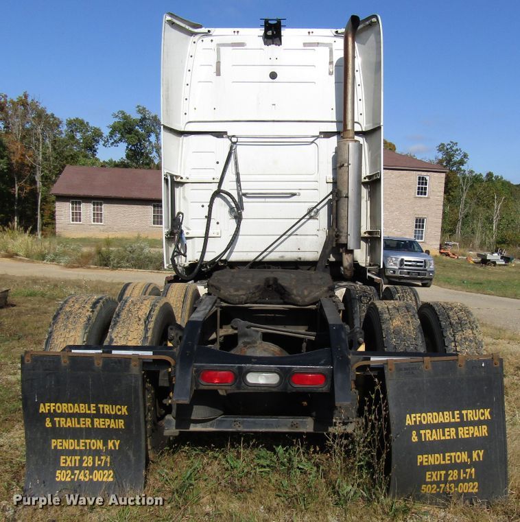 image for item DG6509 2005 Volvo VN semi truck