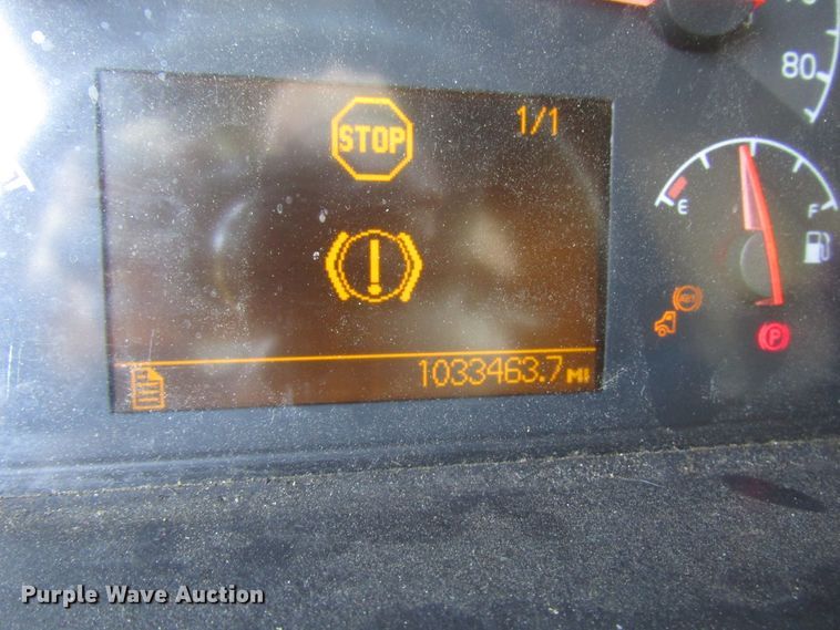 image for item DG6509 2005 Volvo VN semi truck