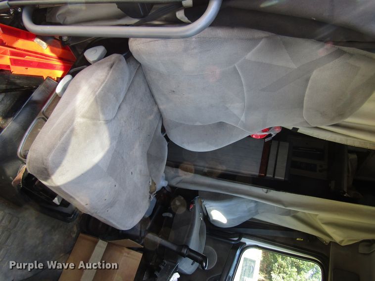 image for item DG6509 2005 Volvo VN semi truck