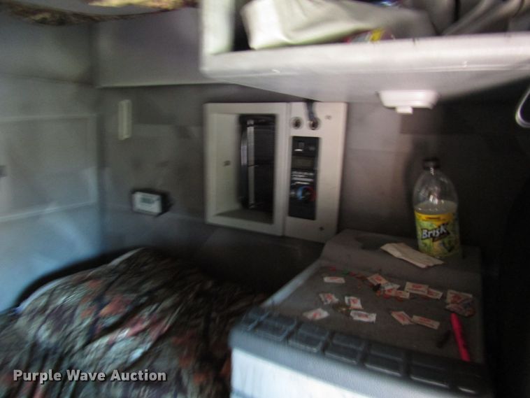 image for item DG6509 2005 Volvo VN semi truck