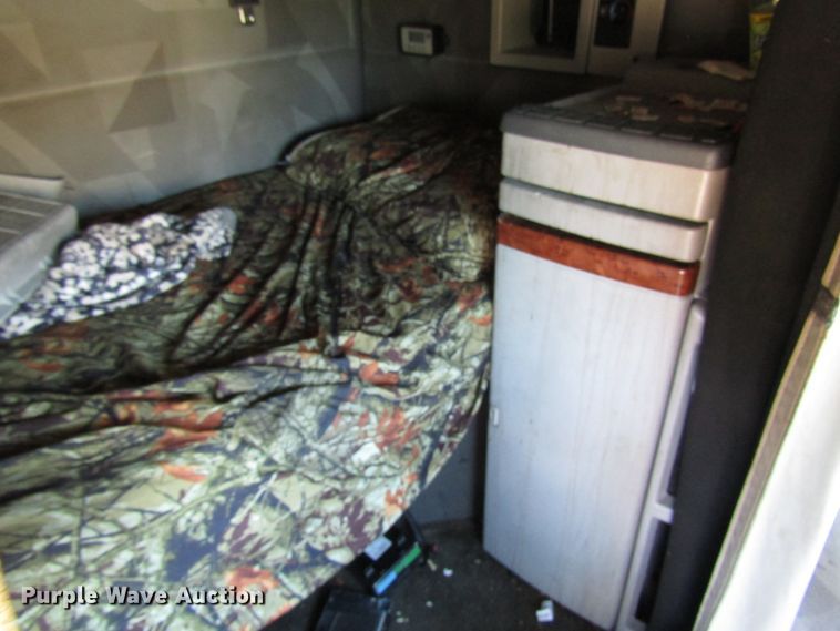 image for item DG6509 2005 Volvo VN semi truck