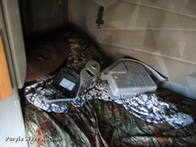 image for item DG6509 2005 Volvo VN semi truck