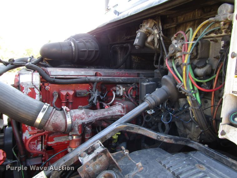 image for item DG6509 2005 Volvo VN semi truck