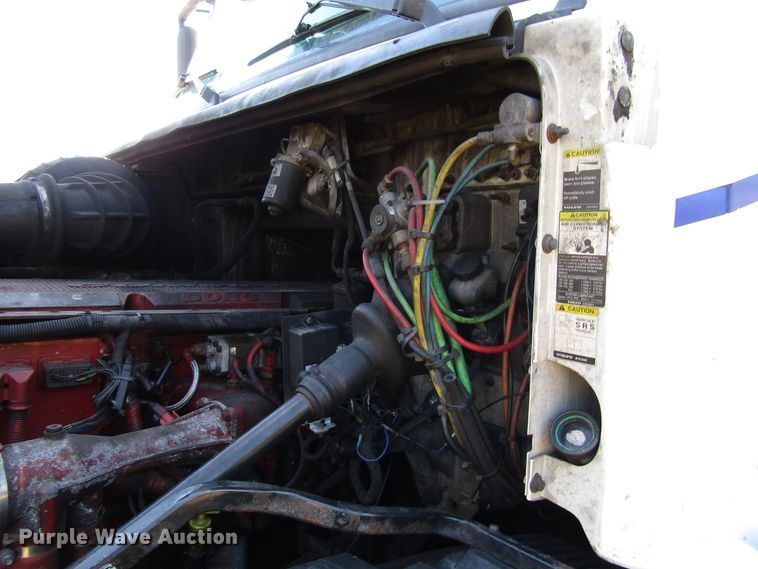 image for item DG6509 2005 Volvo VN semi truck