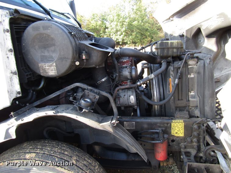 image for item DG6509 2005 Volvo VN semi truck