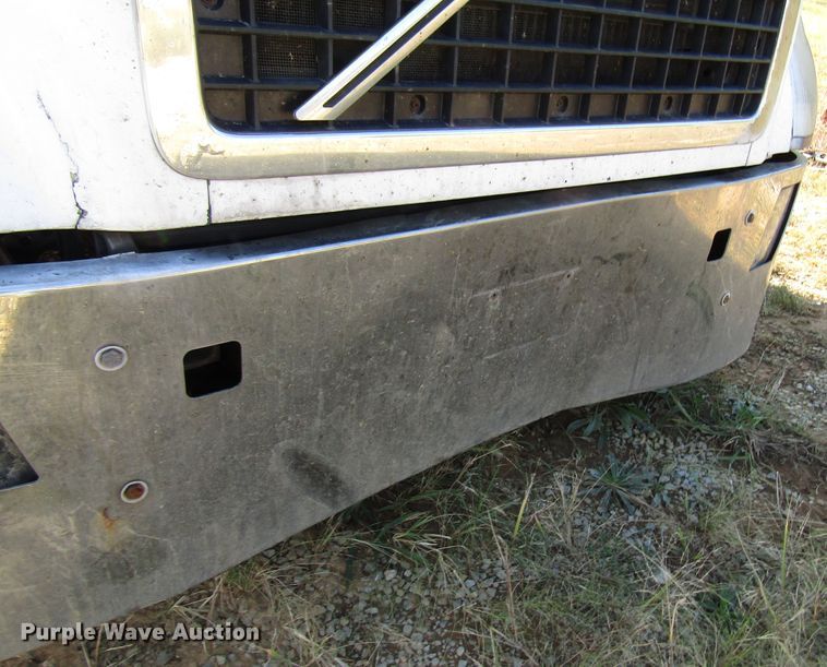 image for item DG6509 2005 Volvo VN semi truck