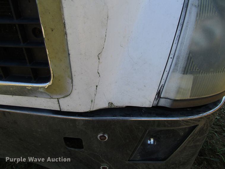 image for item DG6509 2005 Volvo VN semi truck