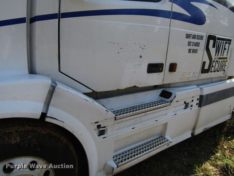 image for item DG6509 2005 Volvo VN semi truck