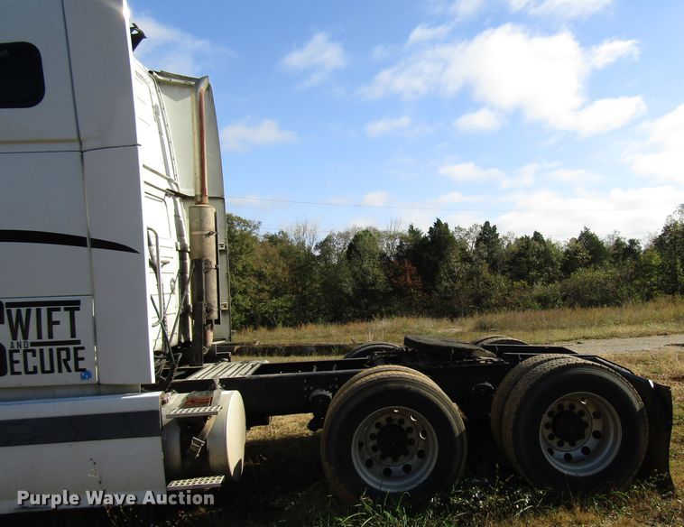 image for item DG6509 2005 Volvo VN semi truck