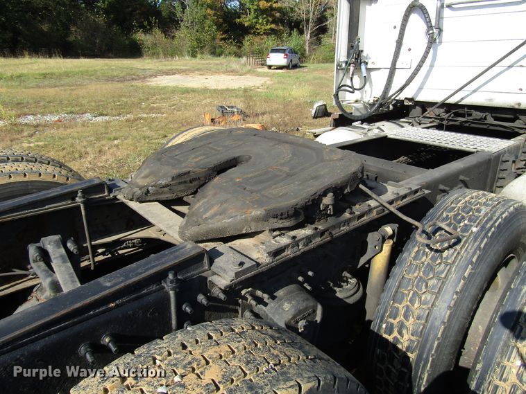 image for item DG6509 2005 Volvo VN semi truck