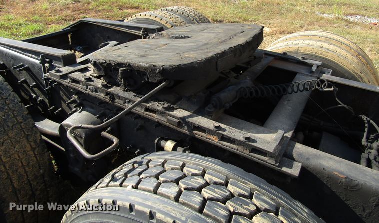 image for item DG6509 2005 Volvo VN semi truck