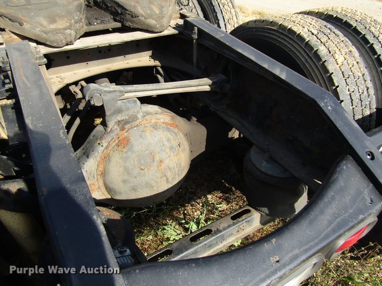 image for item DG6509 2005 Volvo VN semi truck