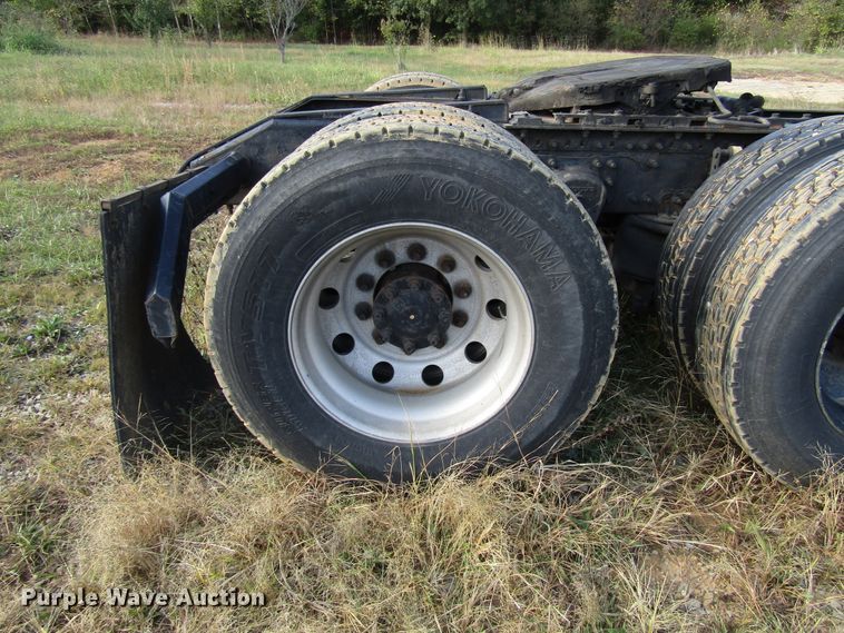 image for item DG6509 2005 Volvo VN semi truck