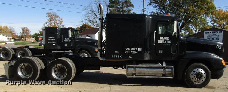 image for item DG6644 1992 Freightliner FLD120 semi truck