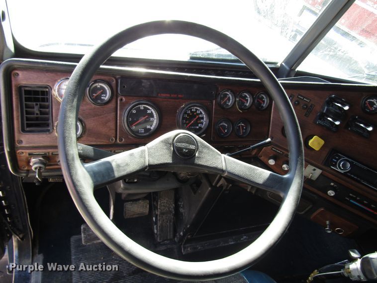 image for item DG6644 1992 Freightliner FLD120 semi truck